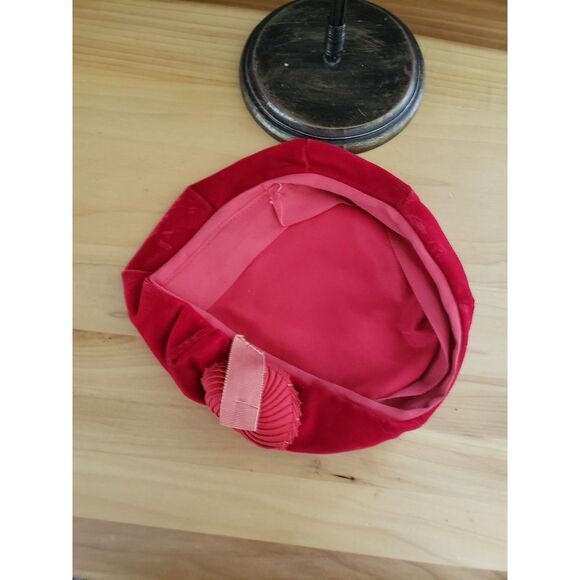 Vintage Velvet‎ Red Hat - Picture 5 of 7